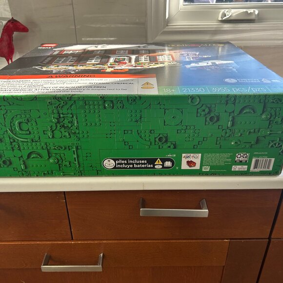 LEGO Home Alone 3957 Piece Building Set 21330 - Picture 5 of 6